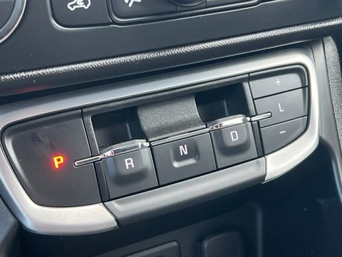 Used 2024 GMC Terrain SLT image 20