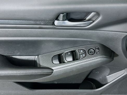 Used 2024 Nissan Altima 2.5 SV image 15