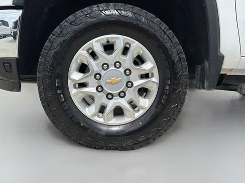 Used 2025 Chevrolet Silverado 2500 LT AWD/4WD image 36