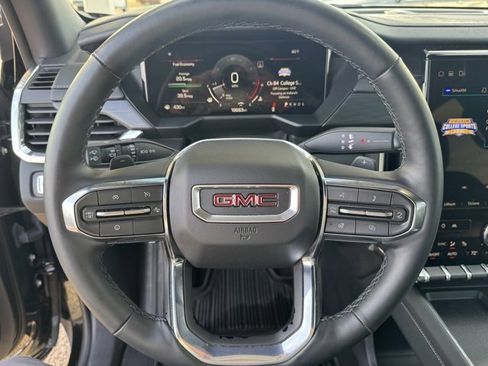 Used 2025 GMC Acadia Elevation image 14