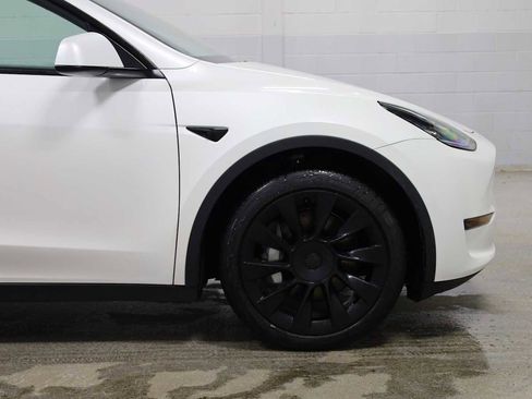 Used 2020 Tesla Model Y Long Range image 11