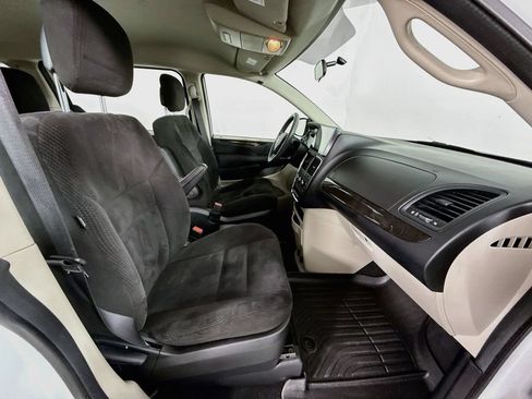 Used 2014 Dodge Grand Caravan American Value Package FWD image 27