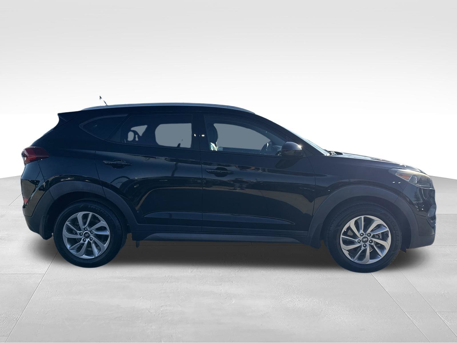 Used 2016 Hyundai Tucson SE w/ Option Group 02 FWD image 4