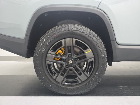Used 2022 Rivian R1T Adventure AWD/4WD image 12