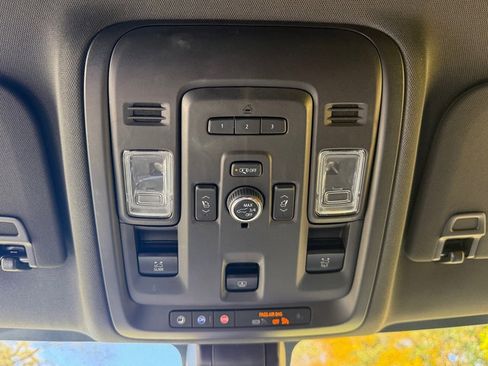 Used 2022 GMC Yukon SLT w/ SLT Premium Package image 35