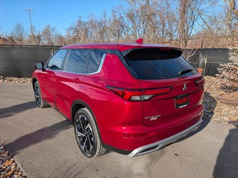 Used 2024 Mitsubishi Outlander SE image 3