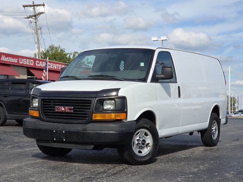 Used 2015 GMC Savana 2500 RWD image 2