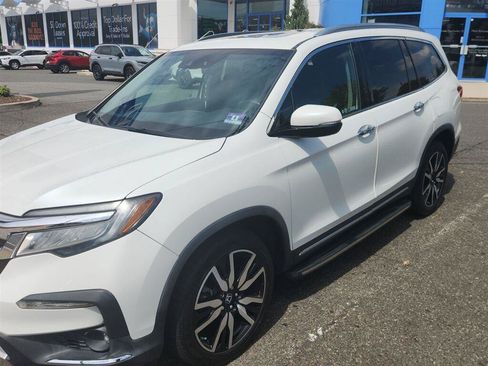 Used 2020 Honda Pilot Touring image 1