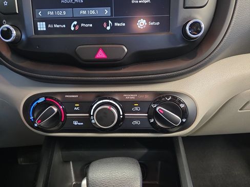 Used 2025 Kia Soul LX w/ LX Technology Package FWD image 25