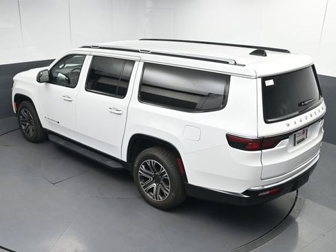 Used 2024 Jeep Wagoneer L Series II image 38