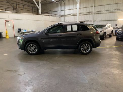 Used 2019 Jeep Cherokee Latitude Plus w/ Comfort/Convenience Group AWD/4WD image 2
