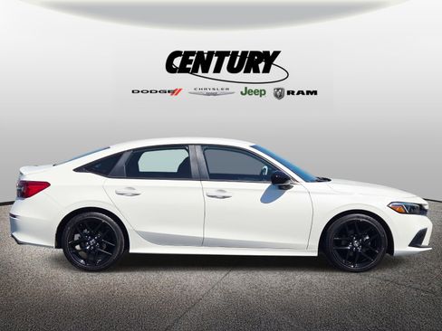 Used 2024 Honda Civic Sport image 2