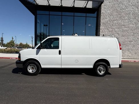 Used 2017 GMC Savana 2500 RWD image 12
