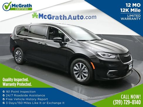 Used 2025 Chrysler Pacifica Select FWD image 1