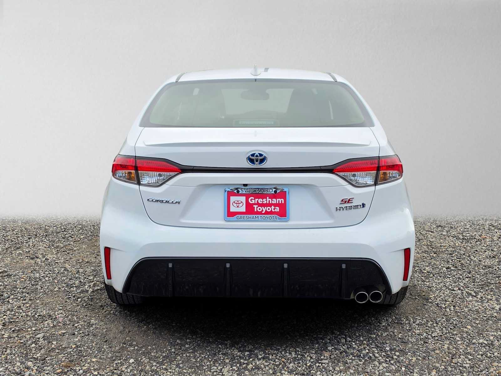 Used 2024 Toyota Corolla SE w/ SE Package AWD/4WD image 4
