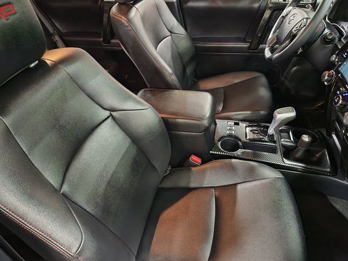 Used 2022 Toyota 4Runner TRD Off-Road Premium AWD/4WD image 32