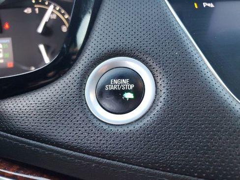 Used 2018 Cadillac XT5 Luxury w/ Driver Awareness Package image 23