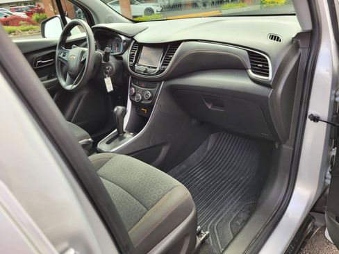 Used 2021 Chevrolet Trax LS w/ Tint and Cruise Package AWD/4WD image 21