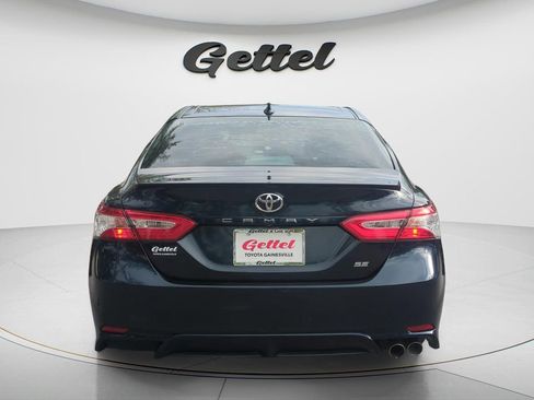Used 2020 Toyota Camry SE FWD image 5