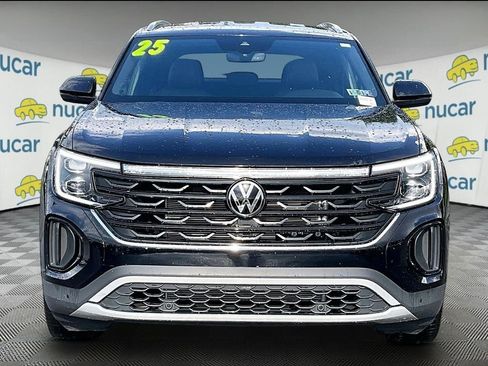 Used 2025 Volkswagen Atlas Cross Sport SE AWD/4WD image 2