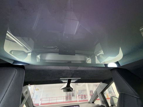 Used 2024 Tesla Cybertruck AWD Crew Cab image 23