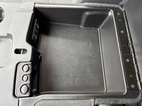 Used 2022 RAM 1500 Classic SLT image 32