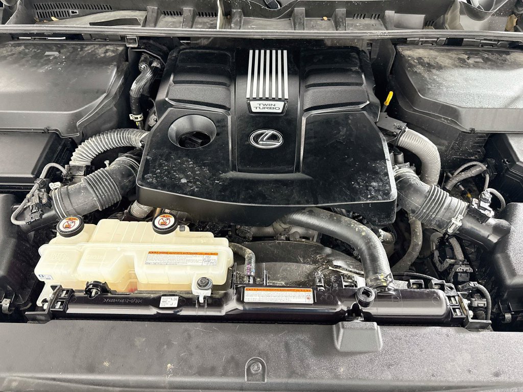 Certified 2024 Lexus LX 600 4WD w/ Luxury Package image 32
