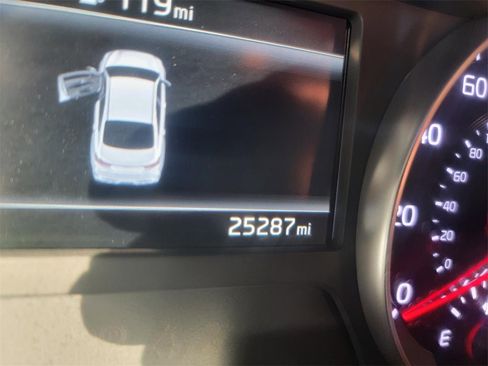 Used 2022 Kia Forte GT-Line image 36