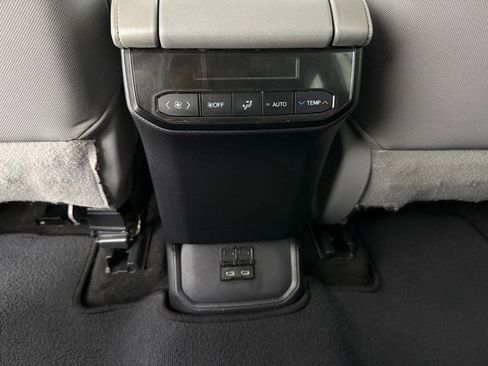 Used 2023 Toyota Highlander L image 33