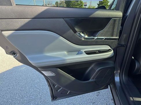 Used 2021 Lincoln Corsair AWD w/ Premium Package image 17
