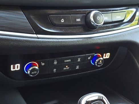 Used 2020 Buick Enclave Essence FWD image 20