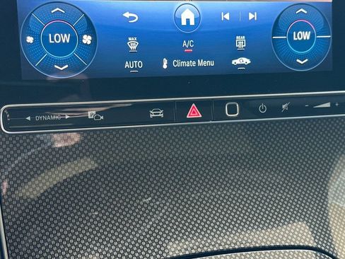 Used 2025 Mercedes-Benz GLC 300 4MATIC image 23