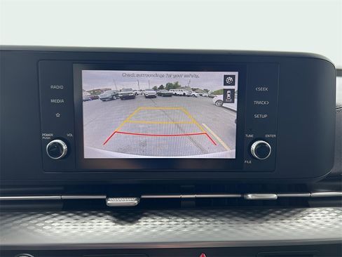 Used 2022 Kia Carnival LX image 18