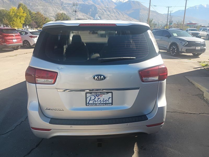 Used 2015 Kia Sedona L FWD image 4