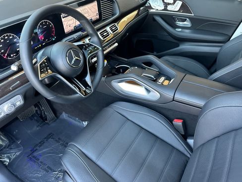 New 2025 Mercedes-Benz GLS 450 4MATIC image 9