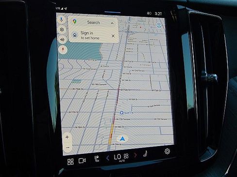 Certified 2025 Volvo XC60 T8 Plus w/ Protection Package Premier image 26