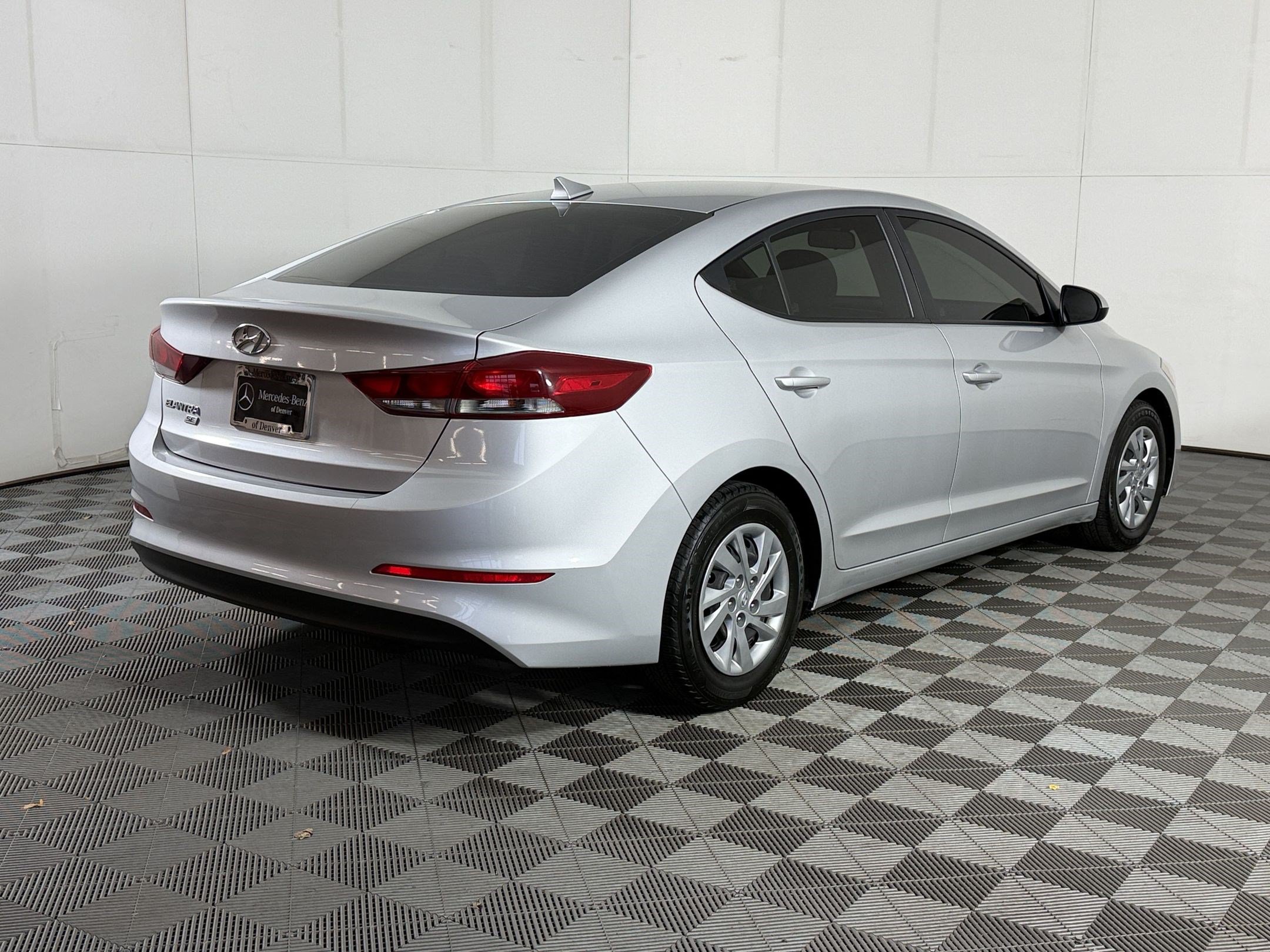 Used 2017 Hyundai Elantra SE FWD image 9