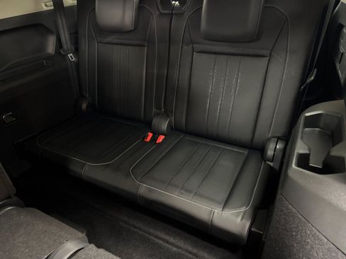 Used 2023 Volkswagen Tiguan SE FWD image 14