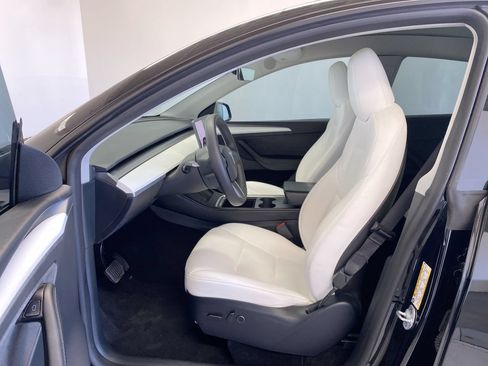 Used 2024 Tesla Model Y Long Range AWD/4WD image 16
