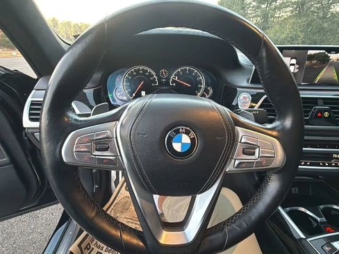 Used 2017 BMW 750i image 20