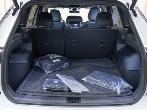 New 2026 Volkswagen Tiguan SE R-Line image 25