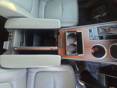 Used 2022 Toyota Sienna XLE image 18