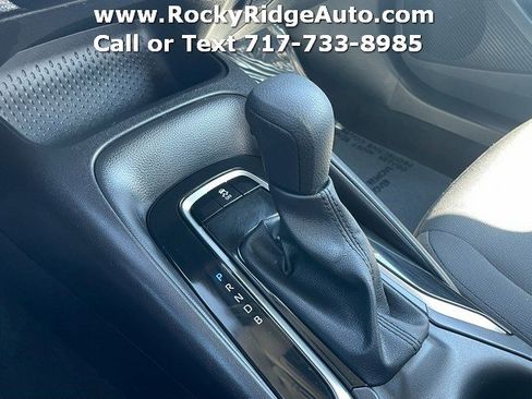 Used 2025 Toyota Corolla LE image 23