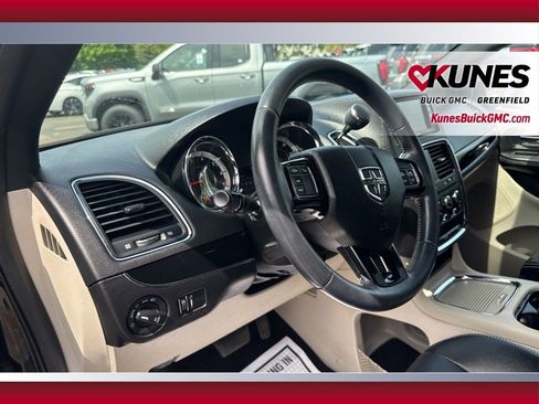 Used 2017 Dodge Grand Caravan SXT FWD image 14