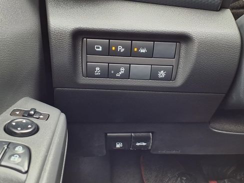 Used 2025 Nissan Kicks Play S FWD image 17