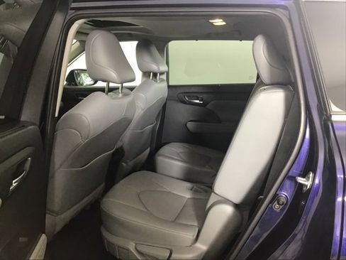 Certified 2021 Toyota Highlander XLE image 19
