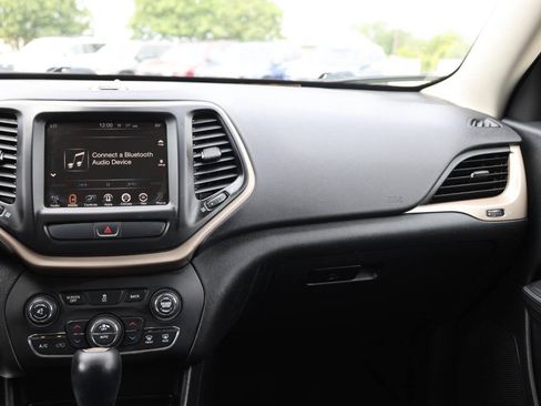 Used 2017 Jeep Cherokee Limited AWD/4WD image 24