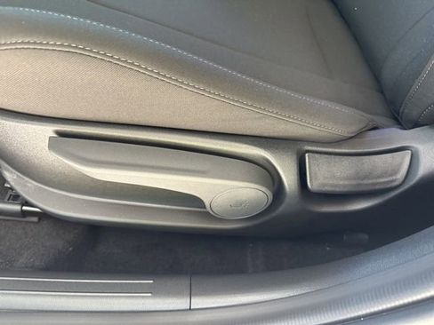 Used 2025 Hyundai Elantra Blue image 13