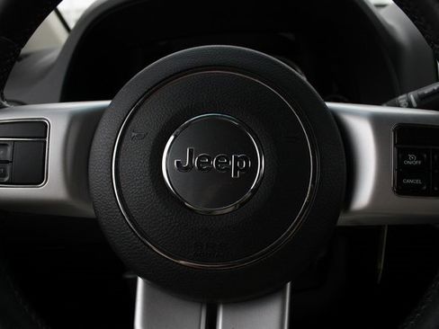 Used 2016 Jeep Compass Latitude image 16