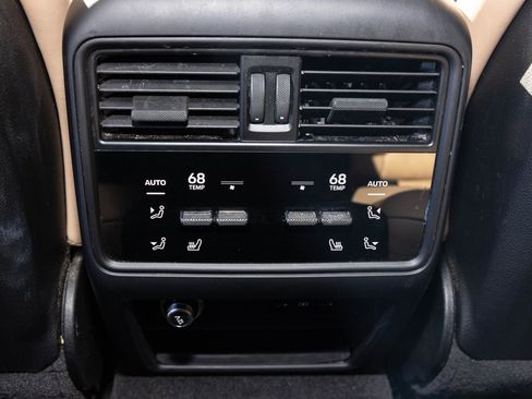 Used 2024 Porsche Cayenne Coupe image 50